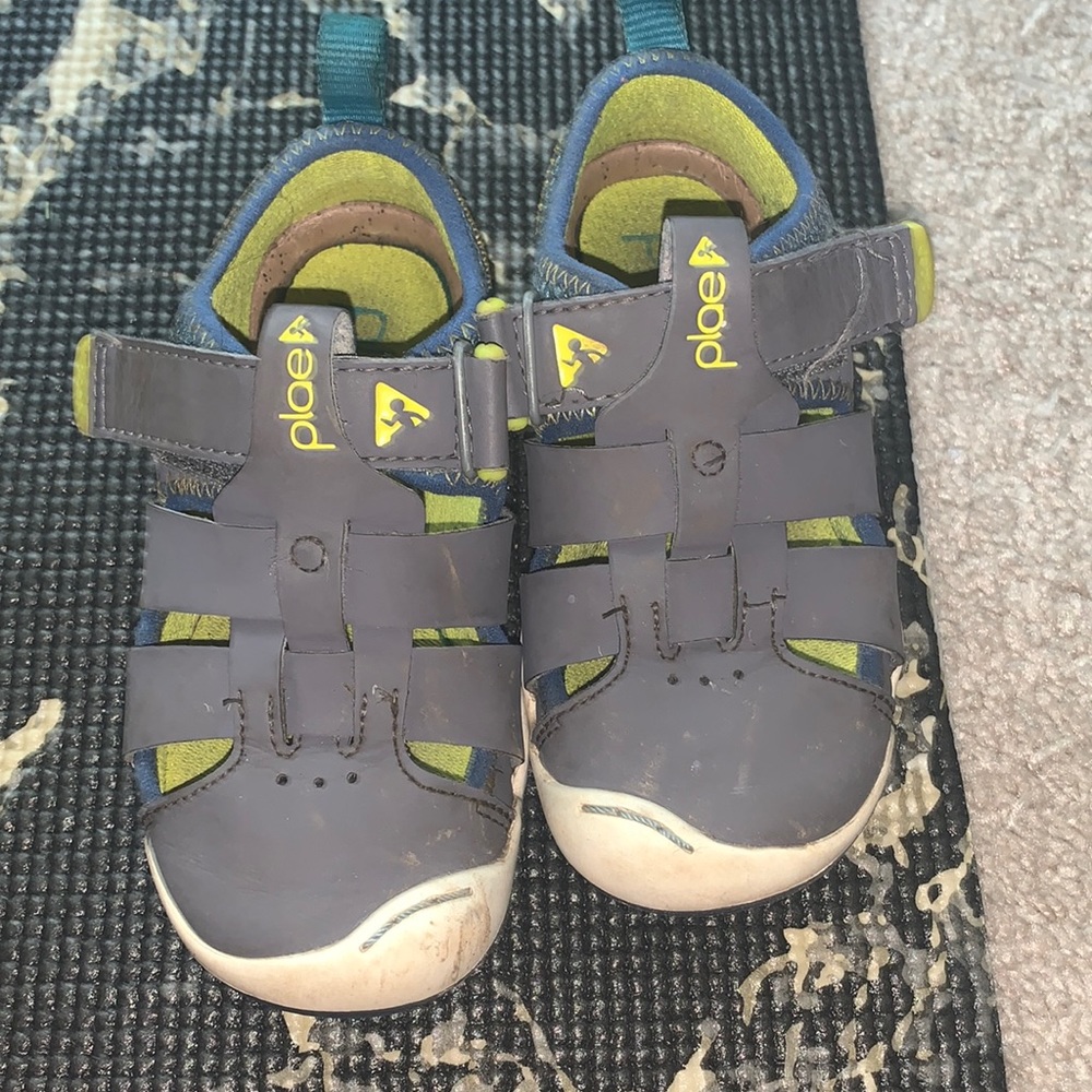 PLAE toddler size 9.5 sandals